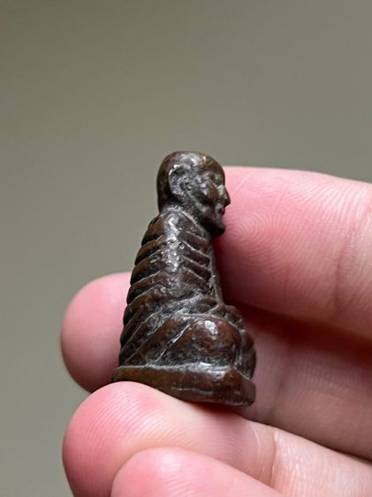 พระหล่อเก่า รูปที่ 4