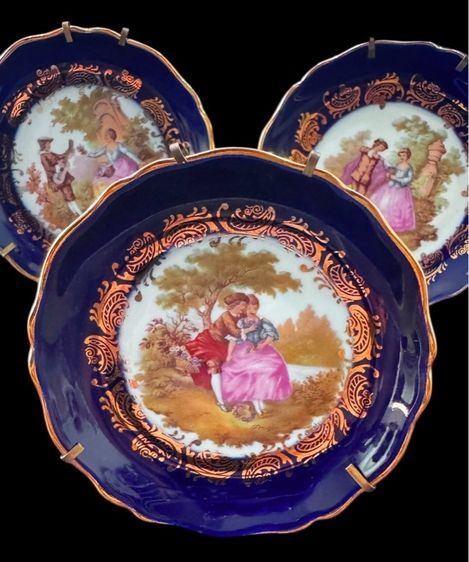 Limoges France Small Plate Cobalt Blue with Gold Gilt  Courting Couple  จานขนาดเล็กจากลิโมจส์ ประเทศฝรั่งเศส รูปที่ 2