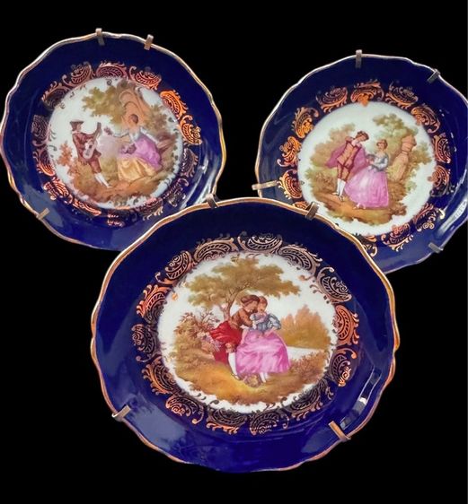 Limoges France Small Plate Cobalt Blue with Gold Gilt  Courting Couple  จานขนาดเล็กจากลิโมจส์ ประเทศฝรั่งเศส