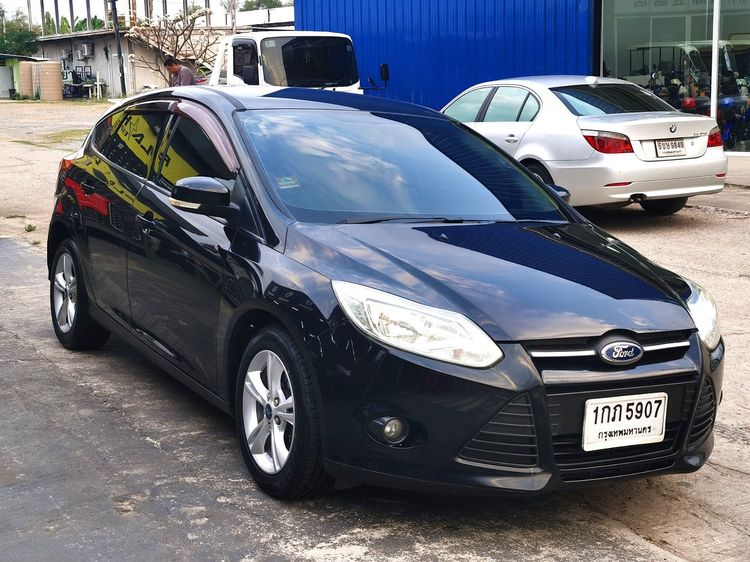 รถ Ford Focus 1.6 Trend สี ดำ