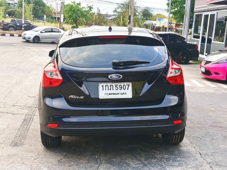 รถ Ford Focus 1.6 Trend สี ดำ