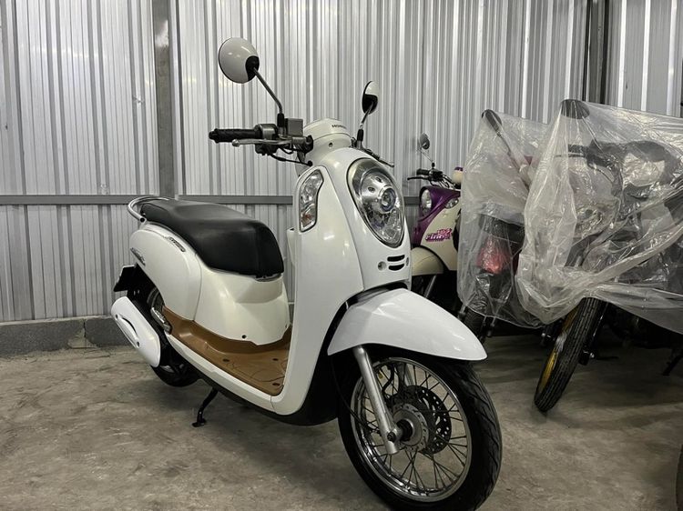 Honda รุ่น Scoopy i 110cc ปี 2014 สตาร์ทมือ