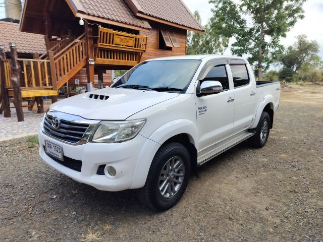 Toyota Hilux Vigo Champ 2012 Double Cab 3.0 G Prerunner 50thAnniversary Sedan ดีเซล ไม่ติดแก๊ส เกียร์อัตโนมัติ ขาว รูปที่ 3