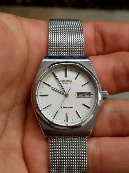 ขาว นาฬิกา Seiko Chronos ถ่าน 
สภาพดี เดินดี ใช้งานปกติ