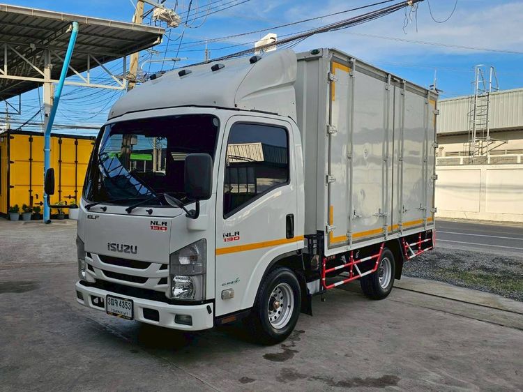 รถ Isuzu ELF 3.0 NLR สี ขาว