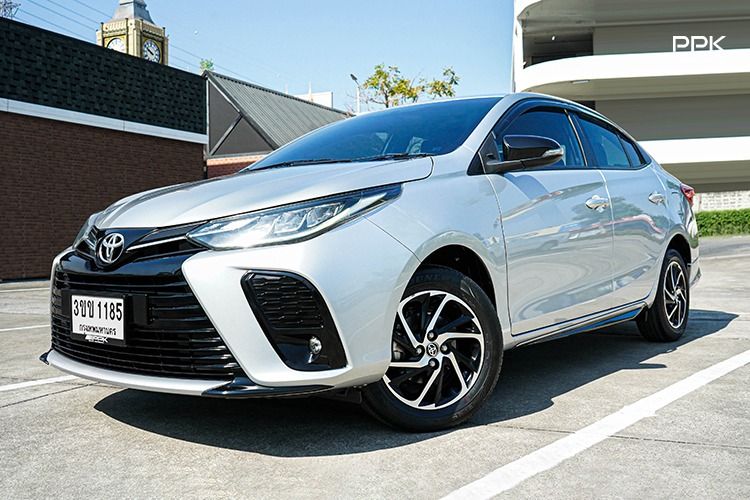 รถ Toyota Yaris ATIV 1.2 Sport สี เทา