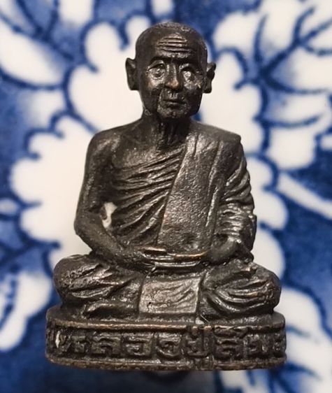 พระหล่อหลวงพ่อเงินเนื้อโลหะเก่าค่ะ รูปที่ 17