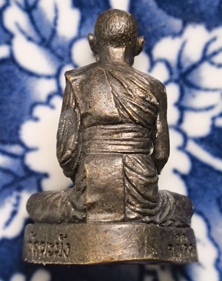 พระหล่อหลวงพ่อเงินเนื้อโลหะเก่าค่ะ รูปที่ 10