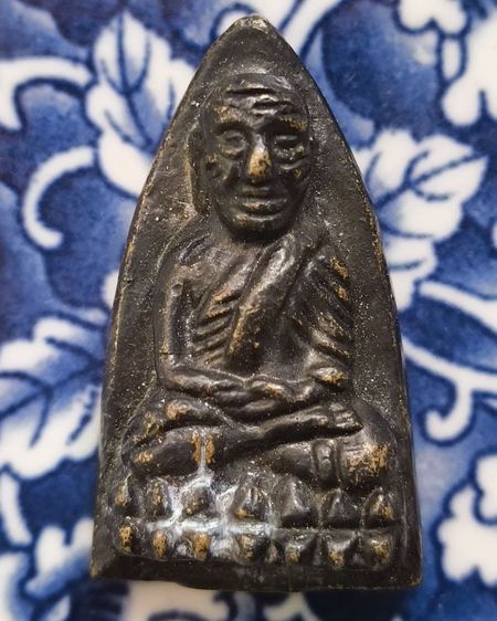 พระเหรียญหล่อโบราญเนื้อโลหะเก่าค่ะ รูปที่ 5