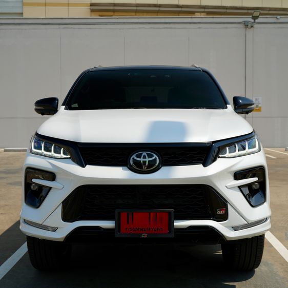 Toyota Fortuner 2024 2.8 GR Sport Sport Black Top 4WD Utility-car ดีเซล ไม่ติดแก๊ส เกียร์อัตโนมัติ ขาว รูปที่ 4