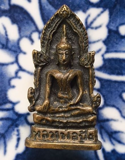 พระรูปหล่อพระเจ้าตากสินนั่งบัลลังก์ค่ะ รูปที่ 15