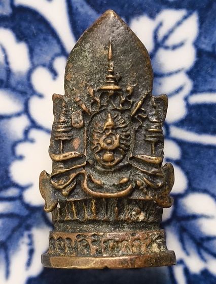 พระรูปหล่อพระเจ้าตากสินนั่งบัลลังก์ค่ะ รูปที่ 16