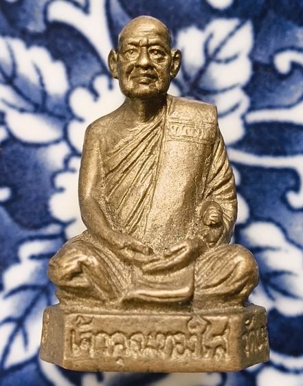 พระรูปหล่อพระเจ้าตากสินนั่งบัลลังก์ค่ะ รูปที่ 5