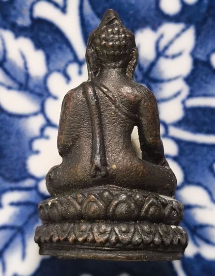 พระรูปหล่อพระเจ้าตากสินนั่งบัลลังก์ค่ะ รูปที่ 14