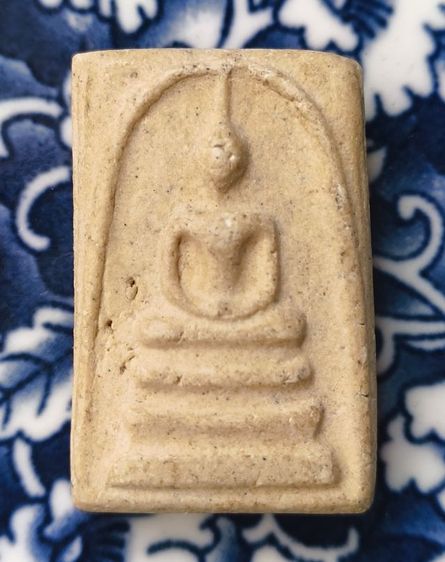 พระผงเกจิเนื้อ หลวงพ่อกึ๋นวัดดอนค่ะ