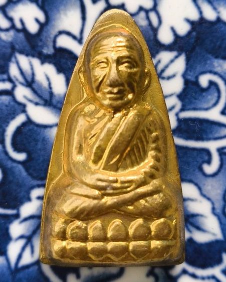 พระเหรียญหล่อเตารีดหลวงปู่ทวดเนื้อโลหะเก่าค่ะ รูปที่ 3