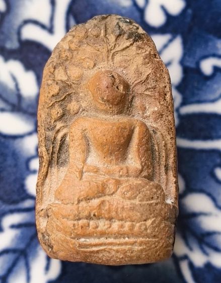 พระกรุวัดนาดูนพิมพ์นาคปรกเนื้อดินค่ะ