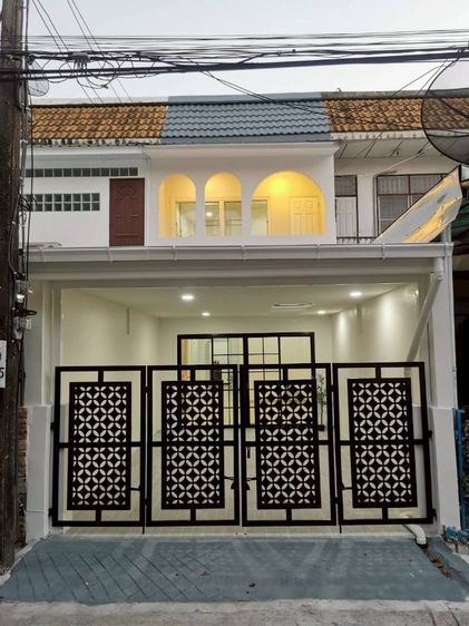 ขายทาวน์​เฮ้าส์​ใกล้​ม.หอการค้า