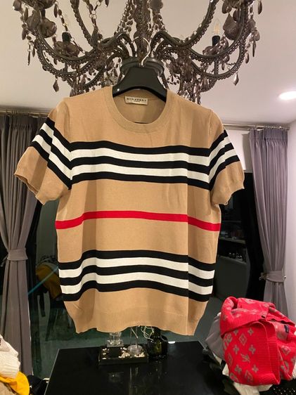 เบอร์เบอรึ่ (ติดจองค่ะ)เสื้อแขนสั้น สภาพใหม่เอี่ยม รูปที่ 2