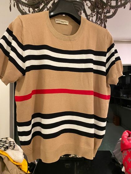 เบอร์เบอรึ่ (ติดจองค่ะ)เสื้อแขนสั้น สภาพใหม่เอี่ยม รูปที่ 3