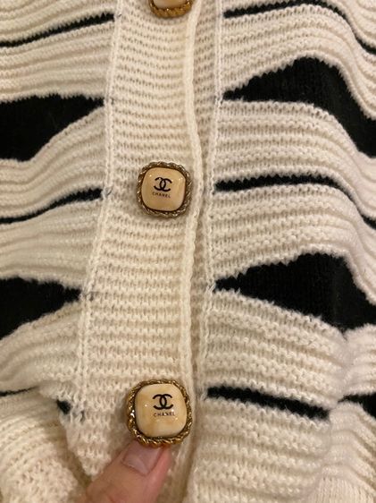 ชาแนล (ติดจองค่ะ)เสื้อแขนยาว สภาพใหม่เอี่ยม รูปที่ 7