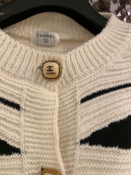 ชาแนล (ติดจองค่ะ)เสื้อแขนยาว สภาพใหม่เอี่ยม รูปที่ 4