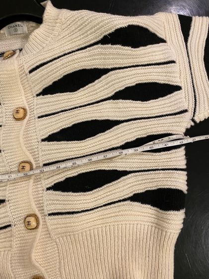 ชาแนล (ติดจองค่ะ)เสื้อแขนยาว สภาพใหม่เอี่ยม รูปที่ 9