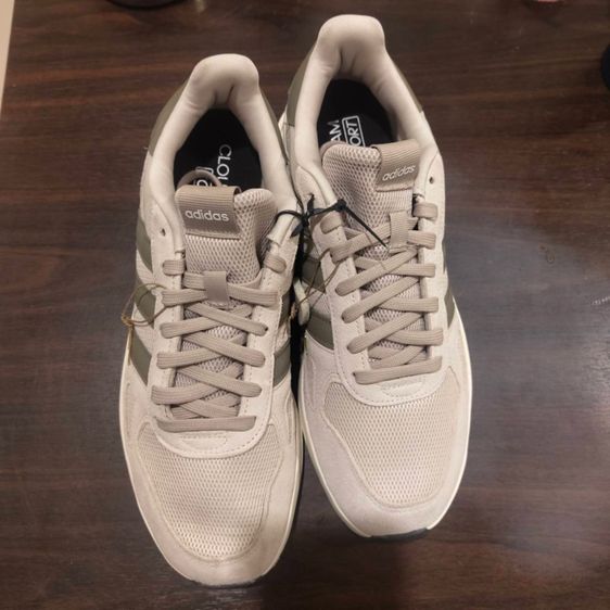 รองเท้า Adidas