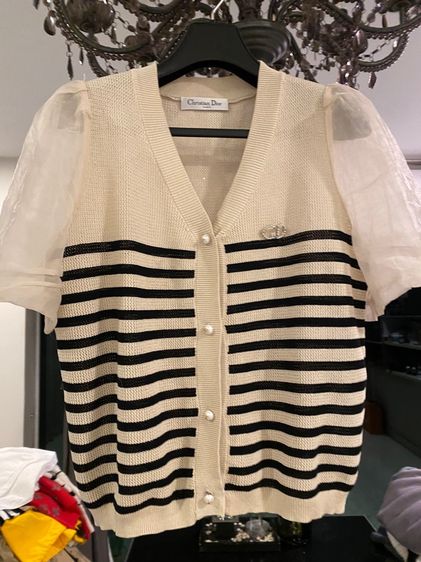 คริสเตียนดิออร์ (ติดจองค่ะ)เสื้อแขนสั้น สภาพใหม่เอี่ยม  รูปที่ 2