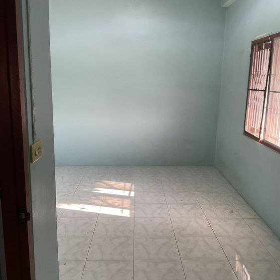 🏡 ขายทาวน์เฮ้าส์ 2 ชั้นครึ่ง ในเมืองลพบุรี
 รูปที่ 2