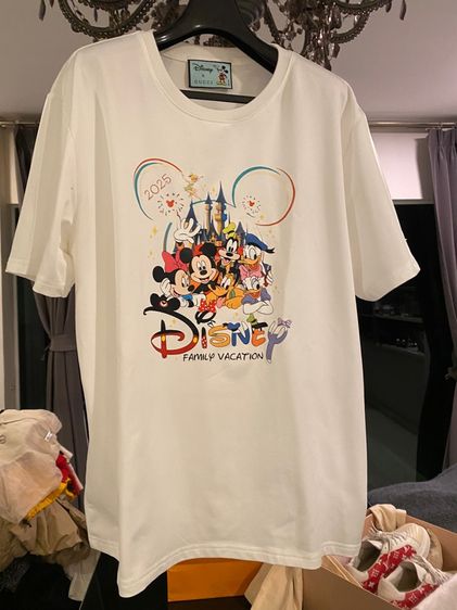 กุชชี่  (ติดจองค่ะ)งาน เอ็กซ์ กับวอลดิสนีย์เสื้อยืดแขนสั้น สภาพใหม่เอี่ยม เนื้อผ้าดีมาก