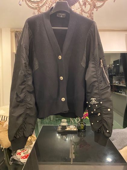 ชาแนล (ติดจองค่ะ)เสื้อคลุมแจ๊กเกต แขนโคมไฟ สภาพใหม่เอี่ยม