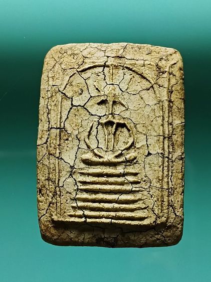 พระสมเด็จวัดเกศไชโย พิมพ์หกชั้น รุ่นแรก สภาพสวยเก่าเนื้อเเห้งมาก พระบ้านเก่าเก็บไม่ได้ทำความสะอาด ผิวเก่าเพิ่งเอาลงมานิมนต์ลงมาจากบนหิ้งเก่า