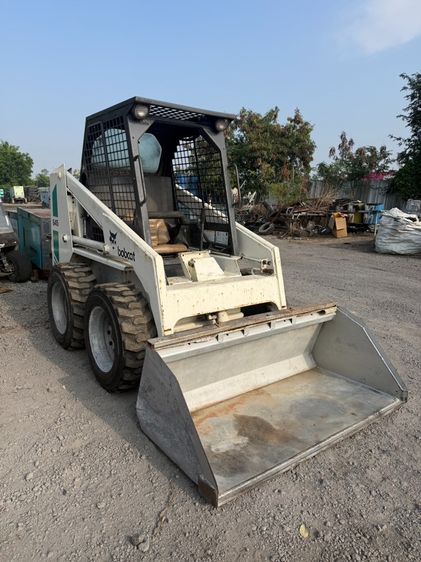 Bobcat 645  Skid Steer Loader รถตักล้อยาง เล็ก 2.2ตัน by by OEK 098-5625920