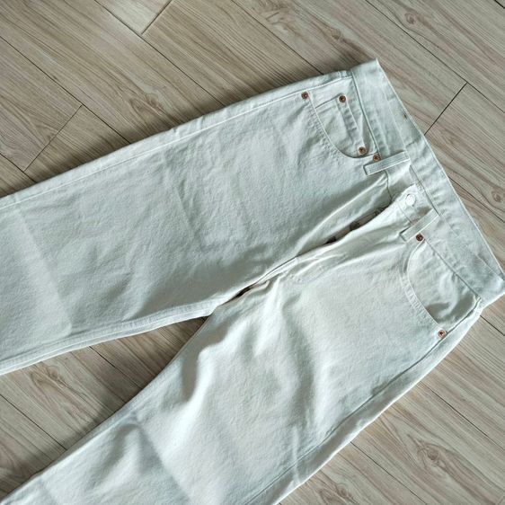 กางเกงยีนส์ Levi's 501 ทรงกระบอกตรง (Straight Leg) สีขาวนวล ป๊อปคอร์น รูปที่ 2