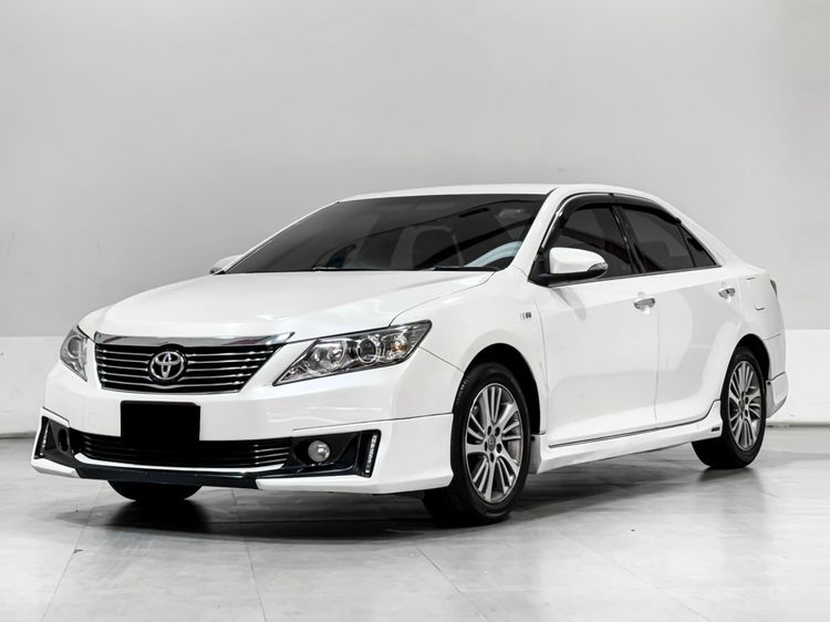 รถ Toyota Camry 2.0 G Extremo สี ขาว