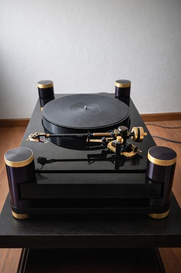 Rare Audiophile Set – Turntable + Tonearm + Koetsu Gold Signature x2