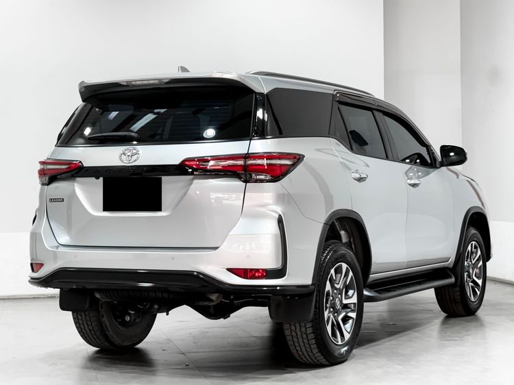 Toyota Fortuner 2023 2.4 Leader G Utility-car ดีเซล เกียร์อัตโนมัติ บรอนซ์เงิน รูปที่ 3