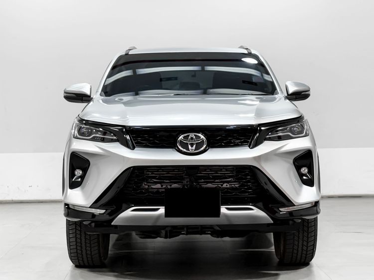 Toyota Fortuner 2023 2.4 Leader G Utility-car ดีเซล เกียร์อัตโนมัติ บรอนซ์เงิน รูปที่ 2