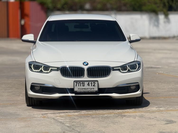 BMW Series 3 2017 320d Sedan ดีเซล ไม่ติดแก๊ส เกียร์อัตโนมัติ ขาว รูปที่ 2
