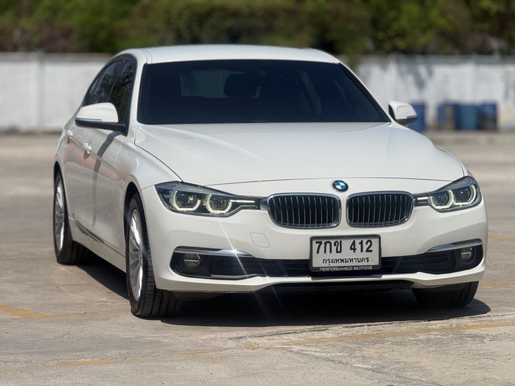 รถ BMW Series 3 320d สี ขาว