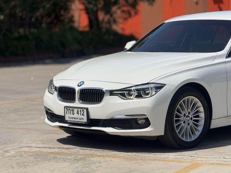 BMW Series 3 2017 320d Sedan ดีเซล ไม่ติดแก๊ส เกียร์อัตโนมัติ ขาว รูปที่ 4