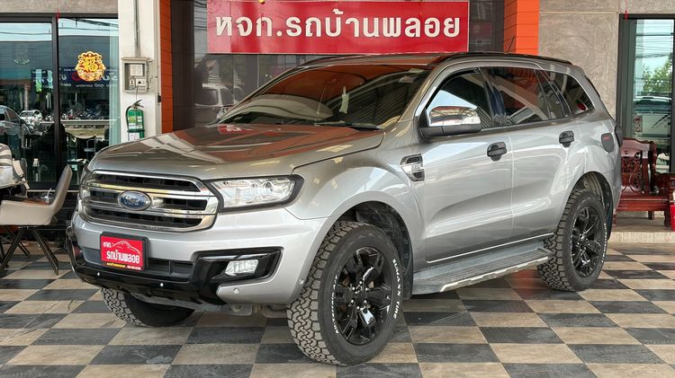 รถ Ford Everest 2.2 Titanium Plus สี บรอนซ์เงิน