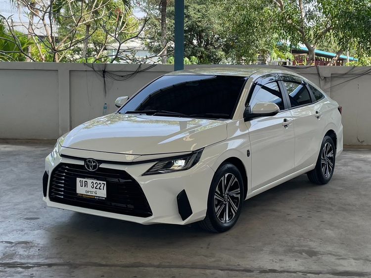 Toyota Yaris ATIV 2022 1.2 Smart Sedan เบนซิน ไม่ติดแก๊ส เกียร์อัตโนมัติ ขาว