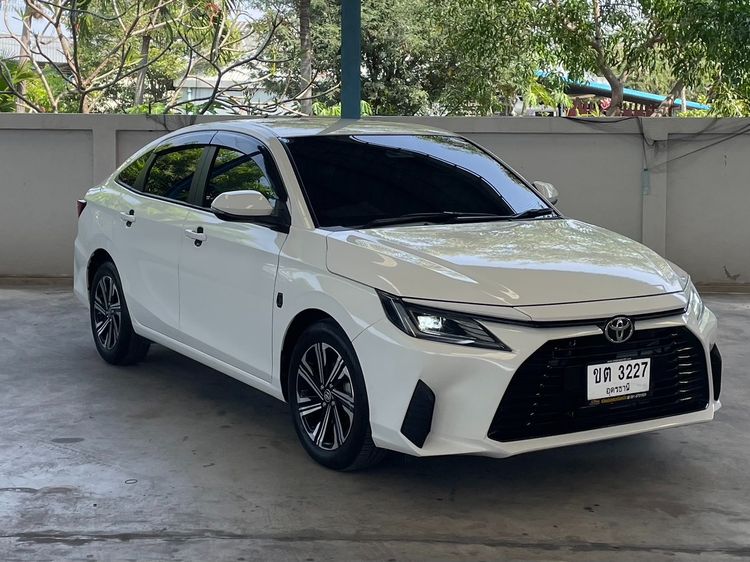 Toyota Yaris ATIV 2022 1.2 Smart Sedan เบนซิน ไม่ติดแก๊ส เกียร์อัตโนมัติ ขาว รูปที่ 3