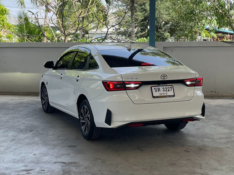 Toyota Yaris ATIV 2022 1.2 Smart Sedan เบนซิน ไม่ติดแก๊ส เกียร์อัตโนมัติ ขาว รูปที่ 4