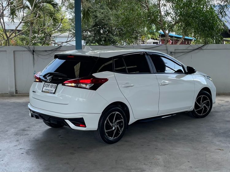 Toyota Yaris 2022 1.2 Sport Sedan เบนซิน ไม่ติดแก๊ส เกียร์อัตโนมัติ ขาว รูปที่ 2