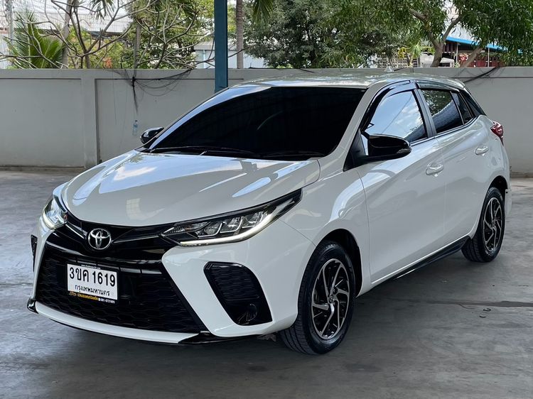 รถ Toyota Yaris 1.2 Sport สี ขาว
