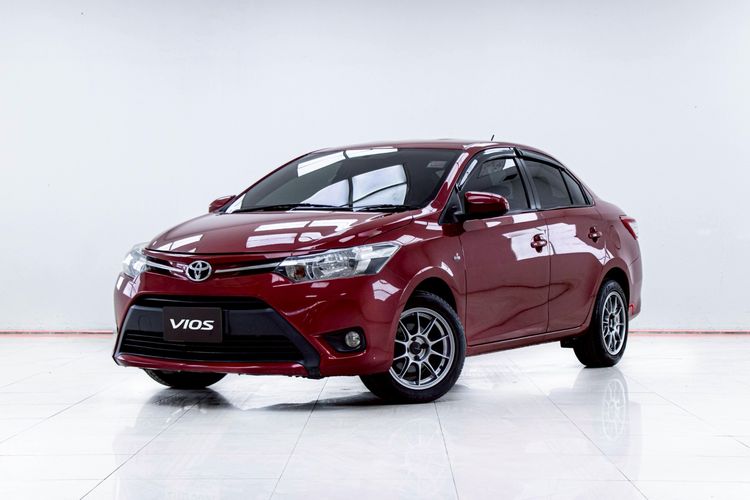 รถ Toyota Vios 1.5 J สี แดง