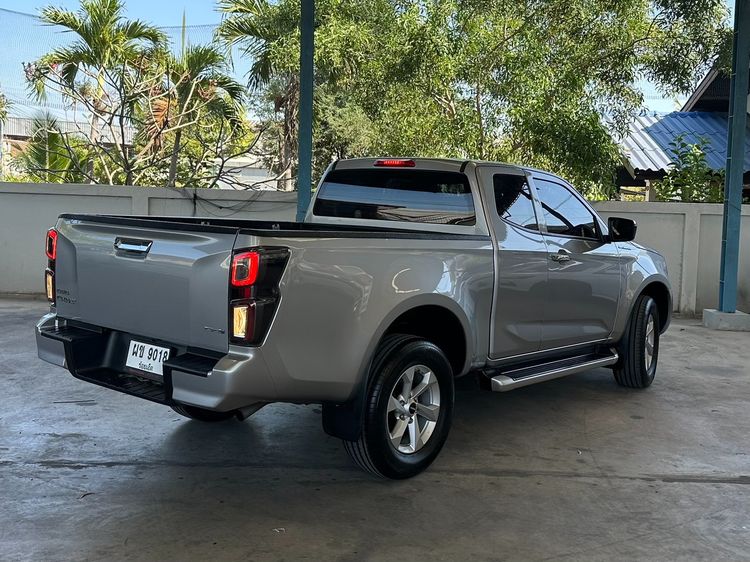 Isuzu D-MAX 2023 1.9 Hi-Lander L Pickup ดีเซล ไม่ติดแก๊ส เกียร์ธรรมดา บรอนซ์เงิน รูปที่ 2